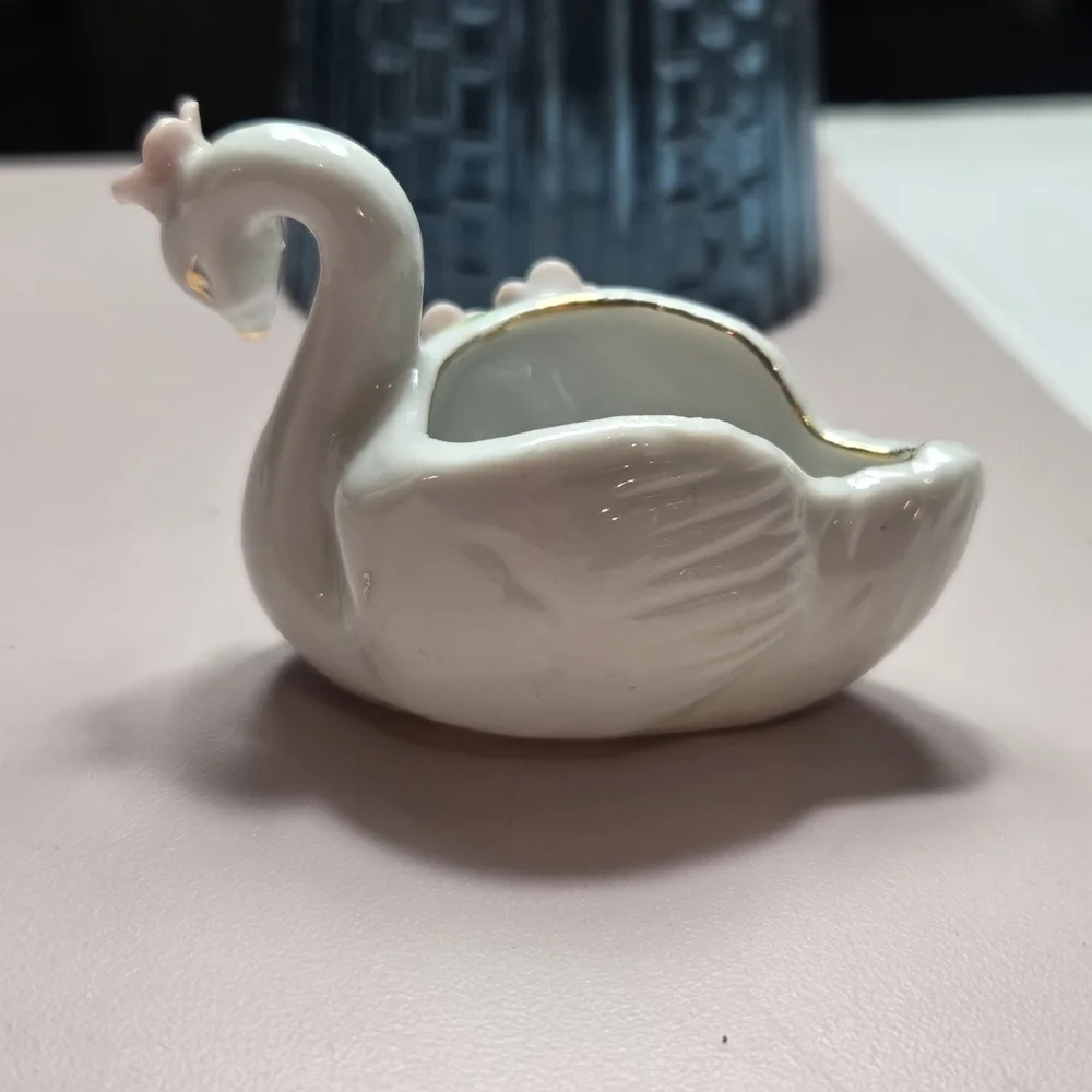 Vintage Porcelain Swan (Made In Japan)